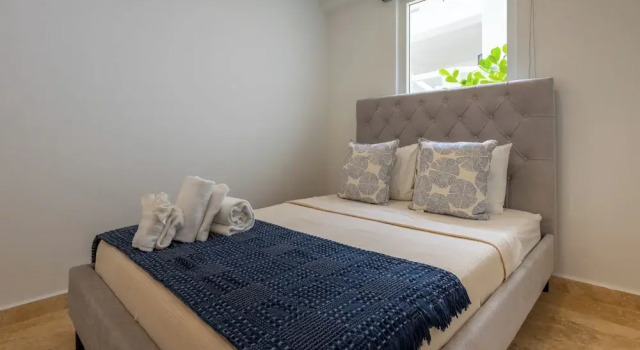 Camera Executive Anchors Hotel