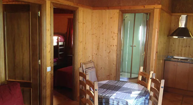 Camping Casa Fausto Cerca de Dinopolis, Book Guesthouse Hotels in Aragon with a Pool, Swimming Pool