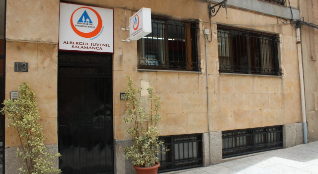 Albergue Juvenil Salamanca, Забронировать Отель Саламанка Salamanca Province, рядом с Церковь Сан-Маркос
