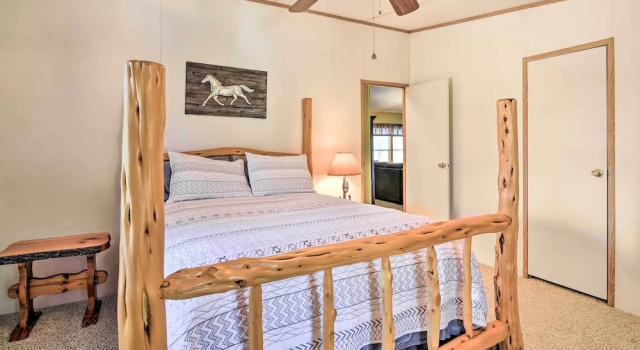 Private Hill Country House w/ Deck on 7 Acres!, Забронировать Отель Комфорт Texas Hill Country