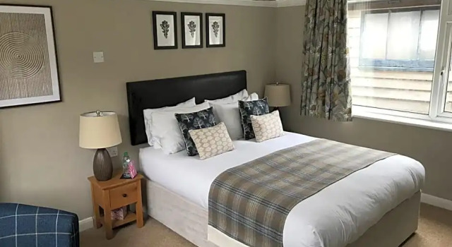 Oak Tree Lodge & Holiday Parking, Забронировать Отель Отели Исторического графства Суссекса с завтраком, Завтраки