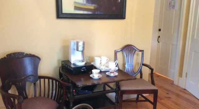 Scarlet Tunic Bed and Breakfast, Varaa Hotelli Niagara Wine Region Ontario