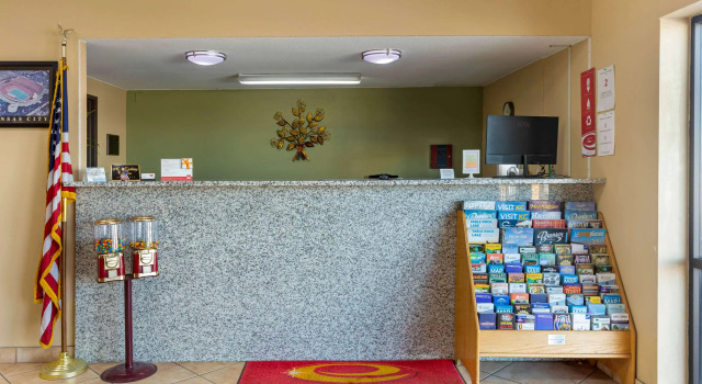 Econo Lodge Belton - Kansas City South