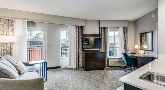 Двухместный люкс c 1 комнатой Hampton Inn & Suites Mobile - Downtown Historic District