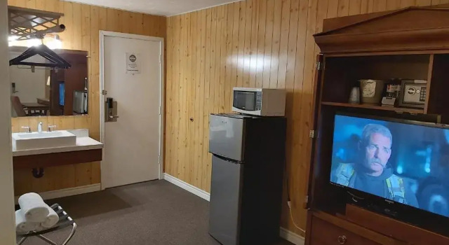 Четырёхместный номер Deluxe Travel Inn Hearst
