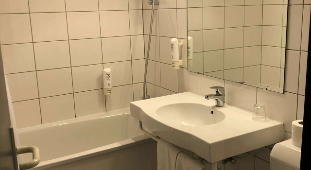 Четырёхместный номер Standard Kyriad Montbeliard Sochaux
