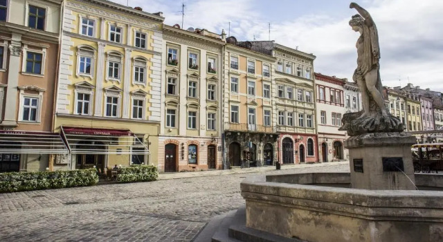 ROMANTIC Apartments- in Historical Center, Забронировать Апартаменты/квартира Отели Львова с парковкой, рядом с Дворец Дедушицких, Парковка