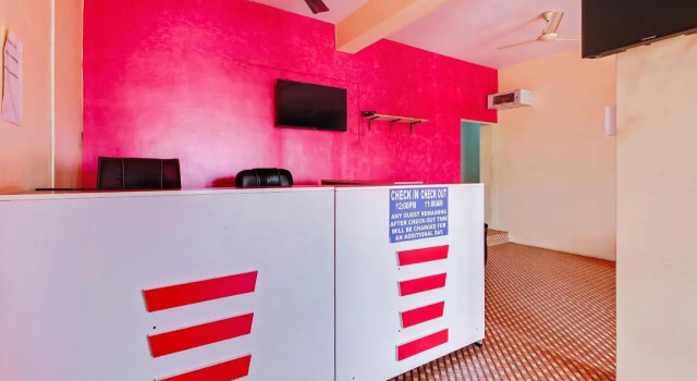 SPOT ON 72631 Hotel Chirag's, Rezerwuj Hotel Hajdarabad 
