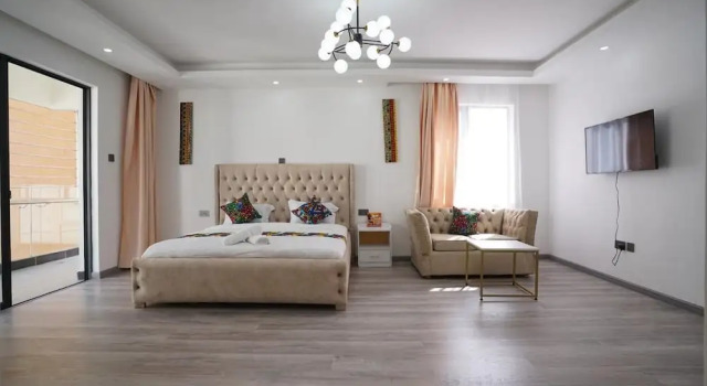 Lux Suites Platinum Oak Residency