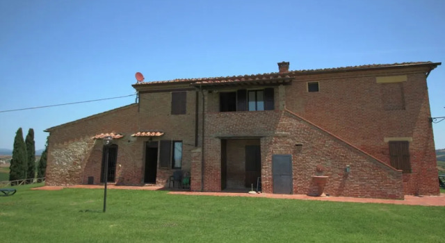 Spacious Tuscan Farmhouse, Забронировать Отель Отели Ашано с парковкой, Парковка
