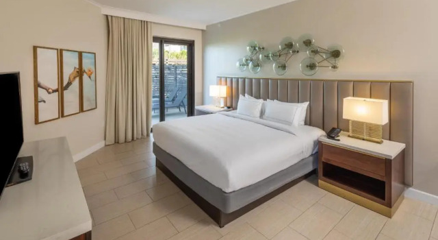 Двухместный номер с видом на бассейн Hilton Marco Island Beach Resort and Spa