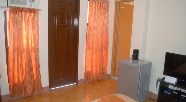 Manora Apartments and Guest House