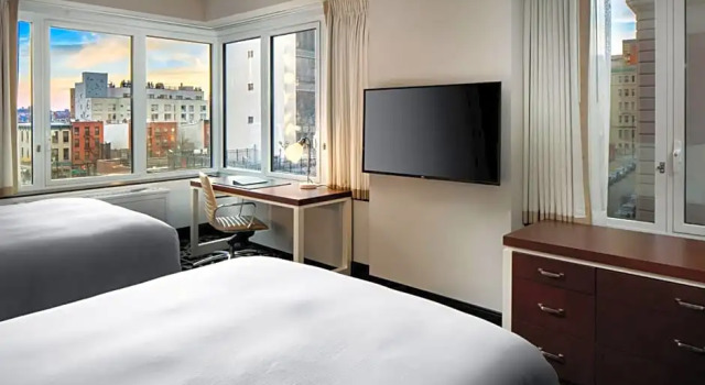Четырёхместный HEARING ACCESSIBLE номер Deluxe Hilton Brooklyn New York - Newly Renovated