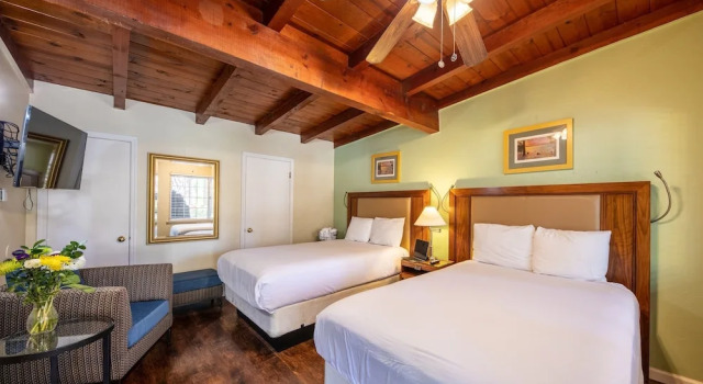 Двухместный номер Deluxe Emerald Bay Lodge