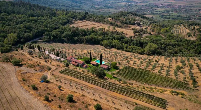 Вилла Deluxe Tenuta Angelici Winery Agriturismo Henni with pool sauna and jacuzzi Cortona