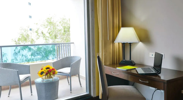Двухместный полулюкс с балконом Hotel Plaza Juan Carlos