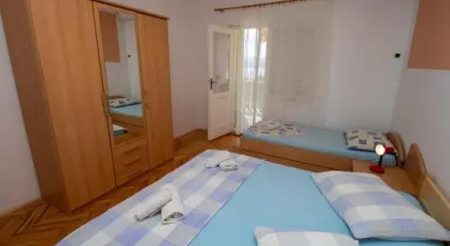 Apartments Fortuna A3 2 Br Apts, Rezerwuj Apartament Hotele w Split-Dalmatia County z parkingiem, Parking