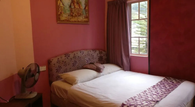 CranesBill Hotel