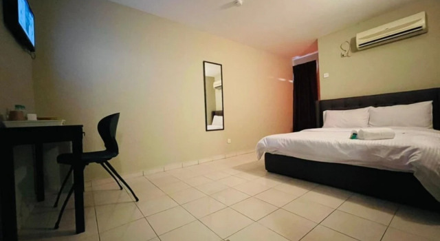 OYO 90338 Prima Saujana Budget Hotel