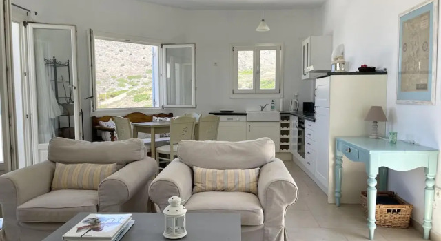 Paradise says Cnn - 2 Bed Villa in Delfini Bay, Prenota Villa Delfini Syros
