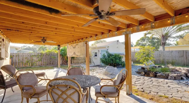 Коттедж Pet-Friendly Stuart Vacation Rental w/ Fenced Yard