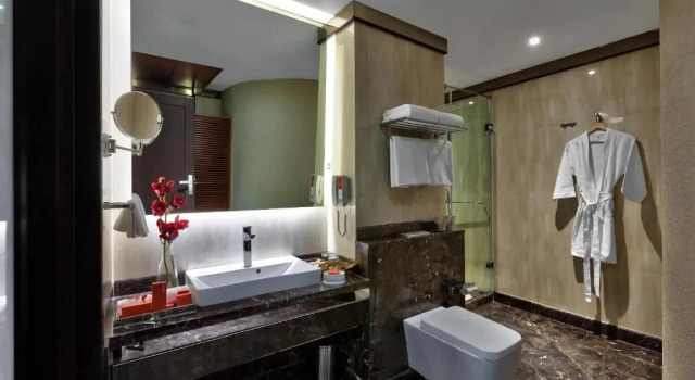 Двухместный люкс с балконом и с видом на сад The Atara Near Golf Course Road