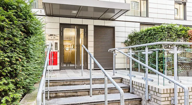 Апартаменты City-Close 1-Bed Apartment near Tower Hill