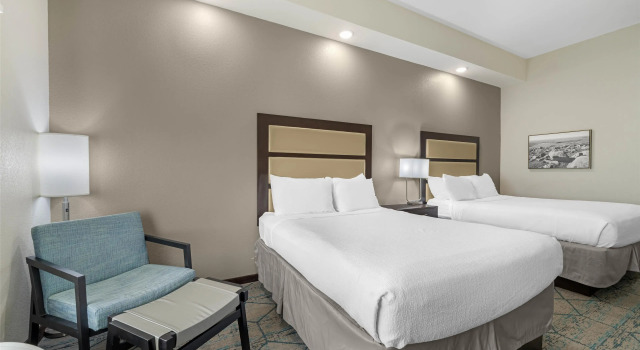 Четырёхместный номер Standard Best Western Plus McPherson