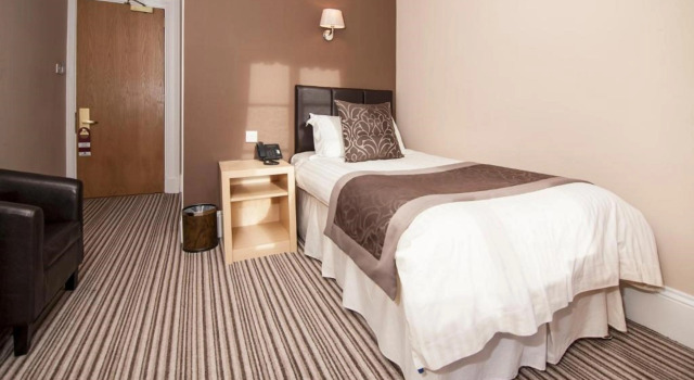 Burnett Arms Hotel, Book Hotel Banchory Aberdeenshire