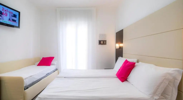 Трёхместный номер Standard с балконом Hotel Bristol