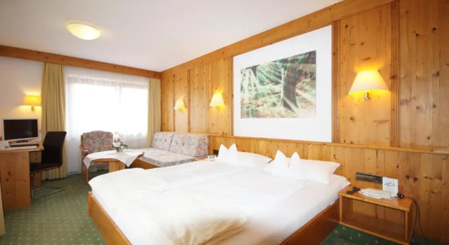 Трёхместный номер Standard Hotel Schwarzenbergs Traube