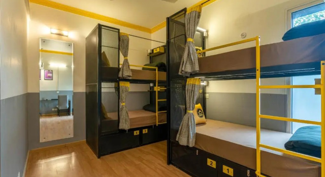 Кровать в общем номере The Hosteller Delhi