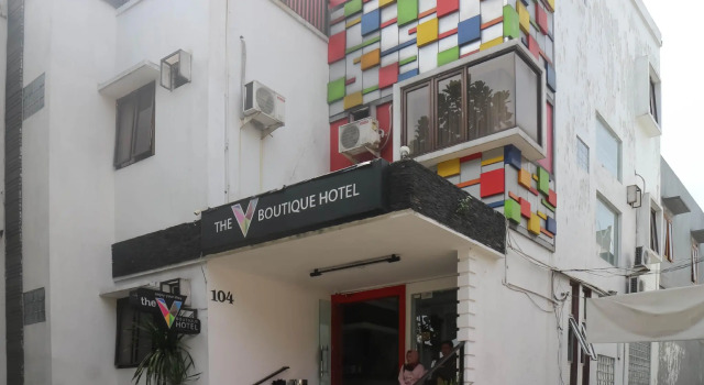 RedDoorz near Alun Alun Bandung 3, Book Hotel Bandung Wetan 