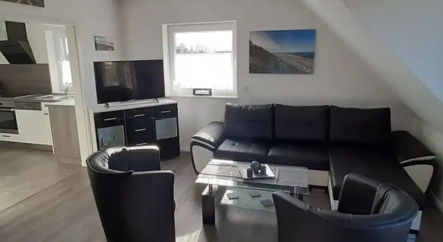 Claudia Modern Retreat