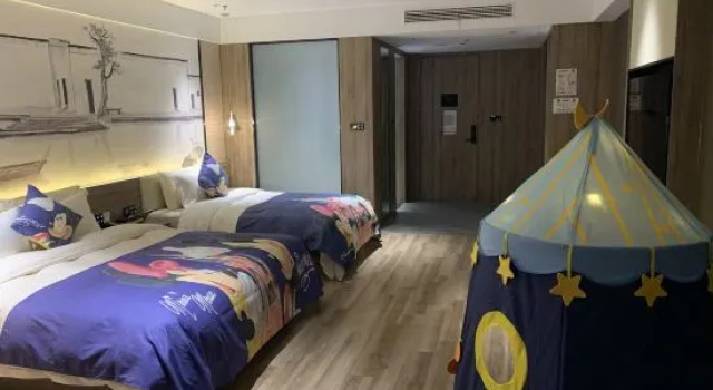 Семейный тент Weiduo Hotel (Shaoxing East Railway Station)