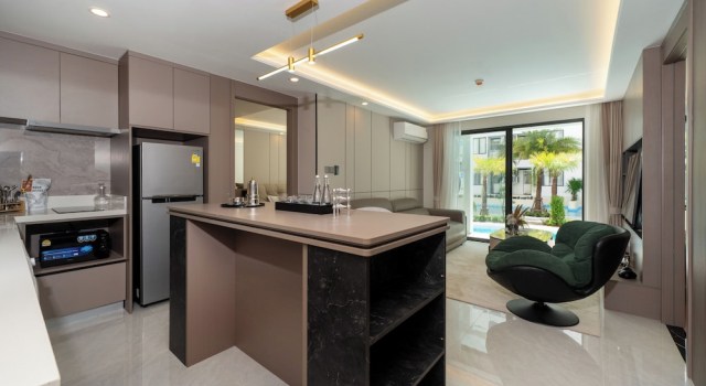 Семейный люкс с 2 комнатами с видом на бассейн Capri Residence Bangtao