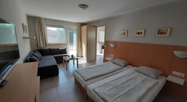 Família Apartmanház, Prenota Hotel Hotel a Western Transdanubia con piscina, Piscina