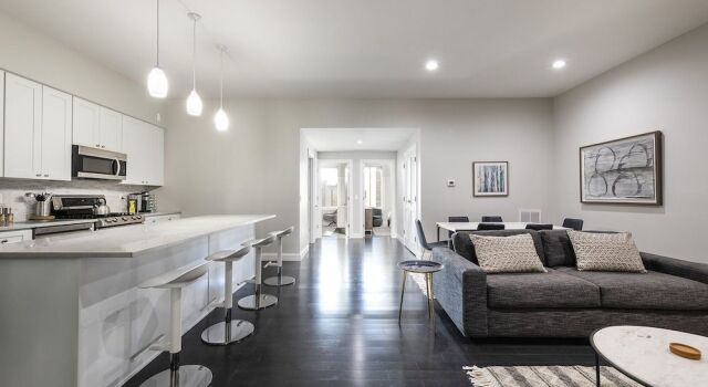 Huge Stylish 3 BR Loft Cobblestone St Next to NYC, Забронировать Отель Хобокен North Jersey