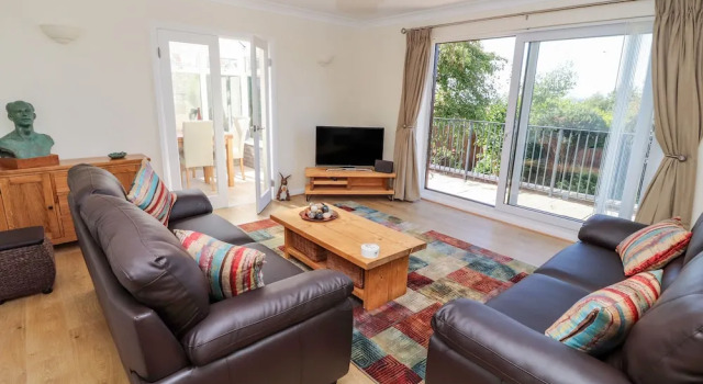 Cesail Y Mynydd, Book Hotel Dyserth Clwyd
