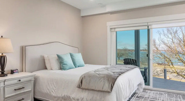 Номер Standard 539 Bay St. Lake View Condo Unit 302W