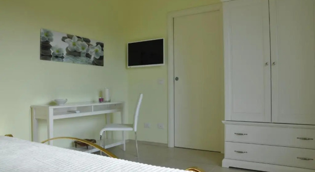 B&B Albero Del Miglio, Varaa Bed and Breakfast Noicattaro Bari Province