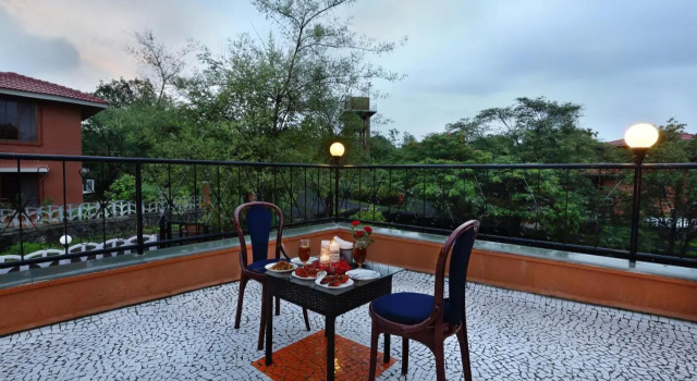 SaffronStays Nithyam, Book Hotel Hoteller i Wada med morgenmad, Morgenmad