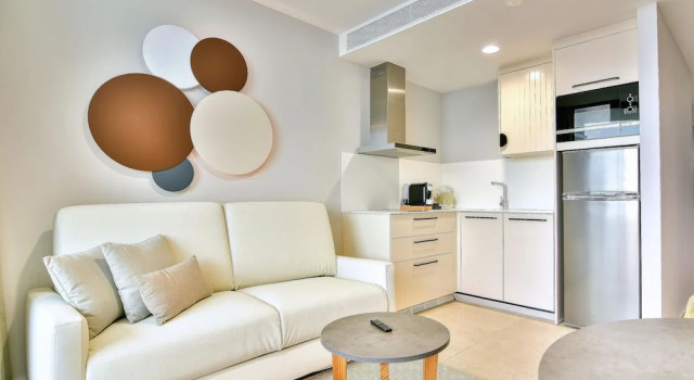 Люкс Deluxe Relaxia Beverly Suites