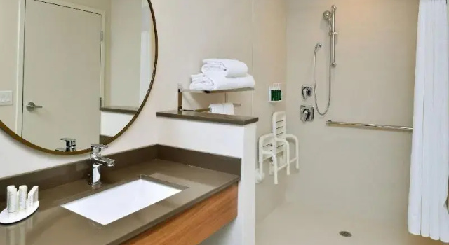 Четырёхместный номер Standard Fairfield Inn & Suites by Marriott Charlotte University Research Park