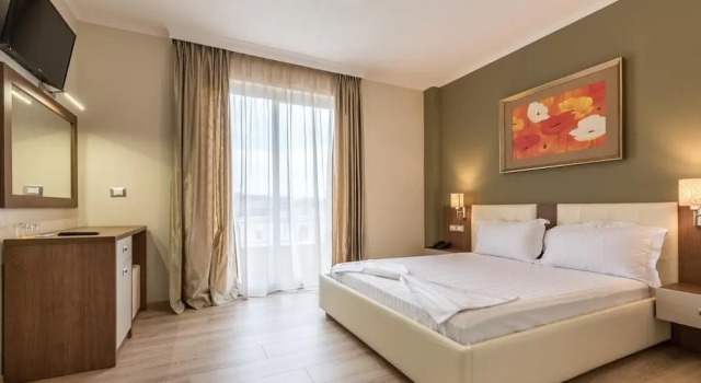 Двухместный номер Standard с балконом и с видом на город KEIT Hotel