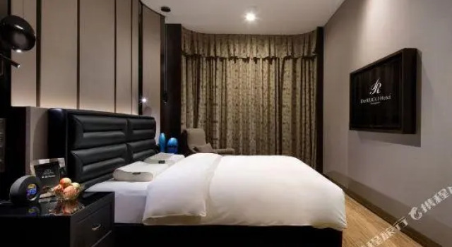Семейный люкс Dongguan  DeRucci Hotel