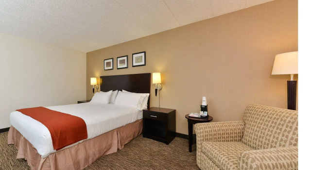 Holiday Inn Express SEAFORD-ROUTE 13, Забронировать Отель Отели Philadelphia Metropolitan Area с парковкой, Парковка