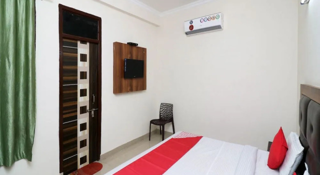 Oyo 24958 Hotel Dayal, Забронировать Отель Нагла-Димар штат Уттар-Прадеш