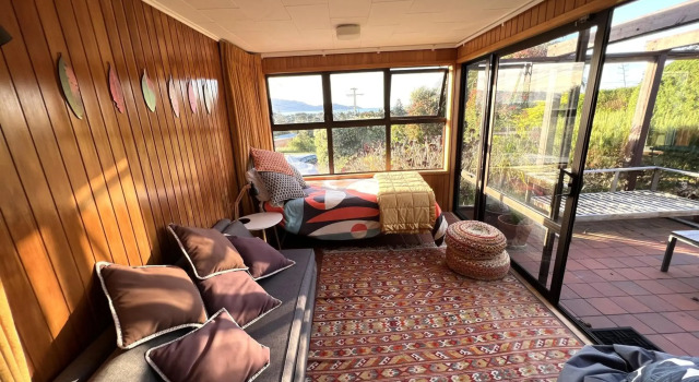 Tranquility Base - Waikanae Beach Holiday Home, Забронировать Отель Отели Уэйкана с парковкой, Парковка