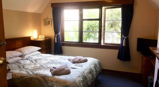 Hulmes Court Bed And Breakfast